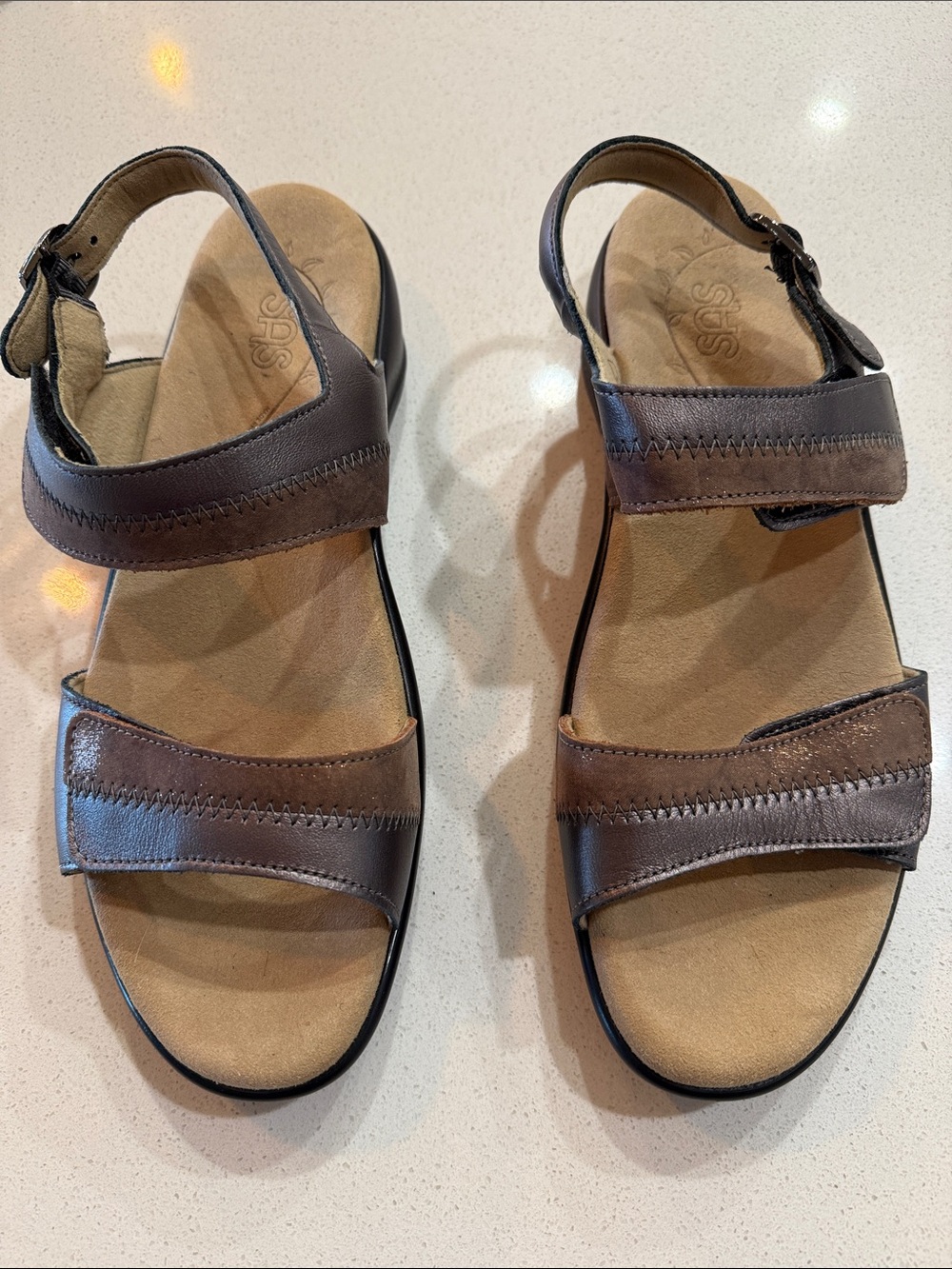 SAS Two Tone Comfort Leather Women’s Sandals Size 9 1/2 Narrow